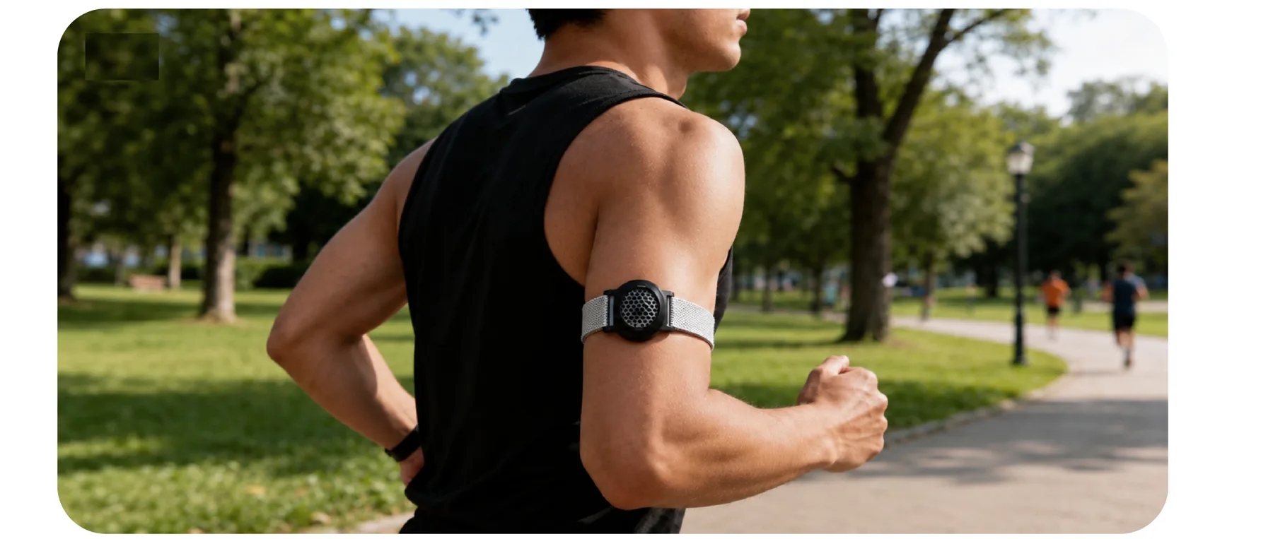 Runner wearing the Fayn CGM Shield on his upper arm